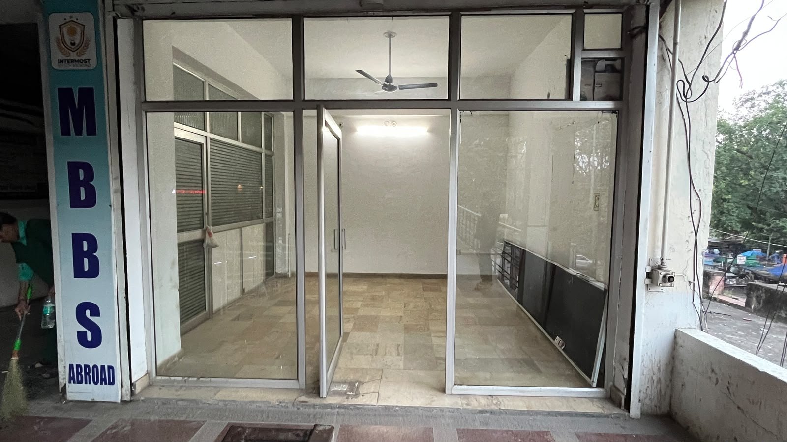 Commercial-Shop-Available-for-Sale-Diwani-Crossing-MG-ROAD-Agra